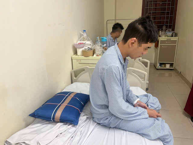 Nam sinh viên hoang tưởng bị theo dõi sau thời gian dùng cần sa cỏ mỹ