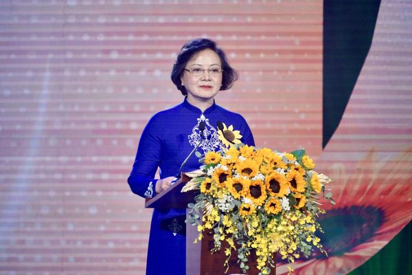 Phó thủ tướng phạm thị thanh trà: không để bệnh nhân ung thư nghèo đơn độc