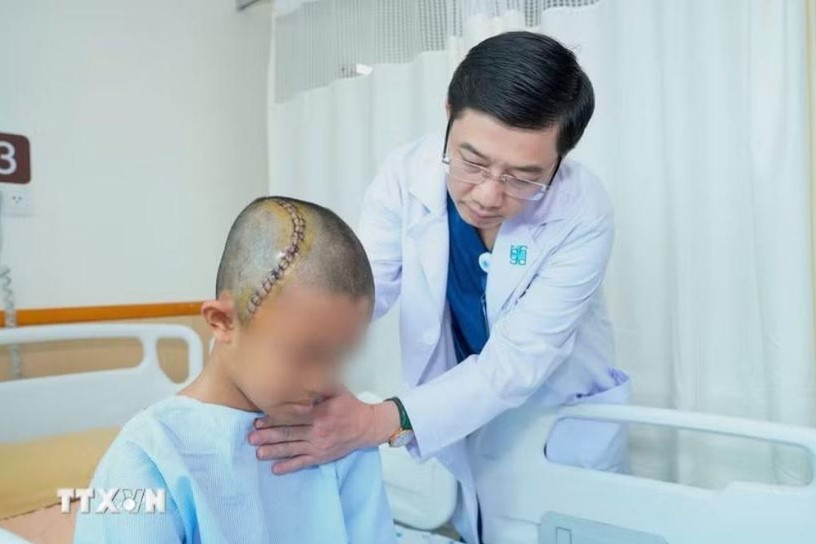 Thành công ca phẫu thuật não tỉnh đầu tiên cho trẻ em