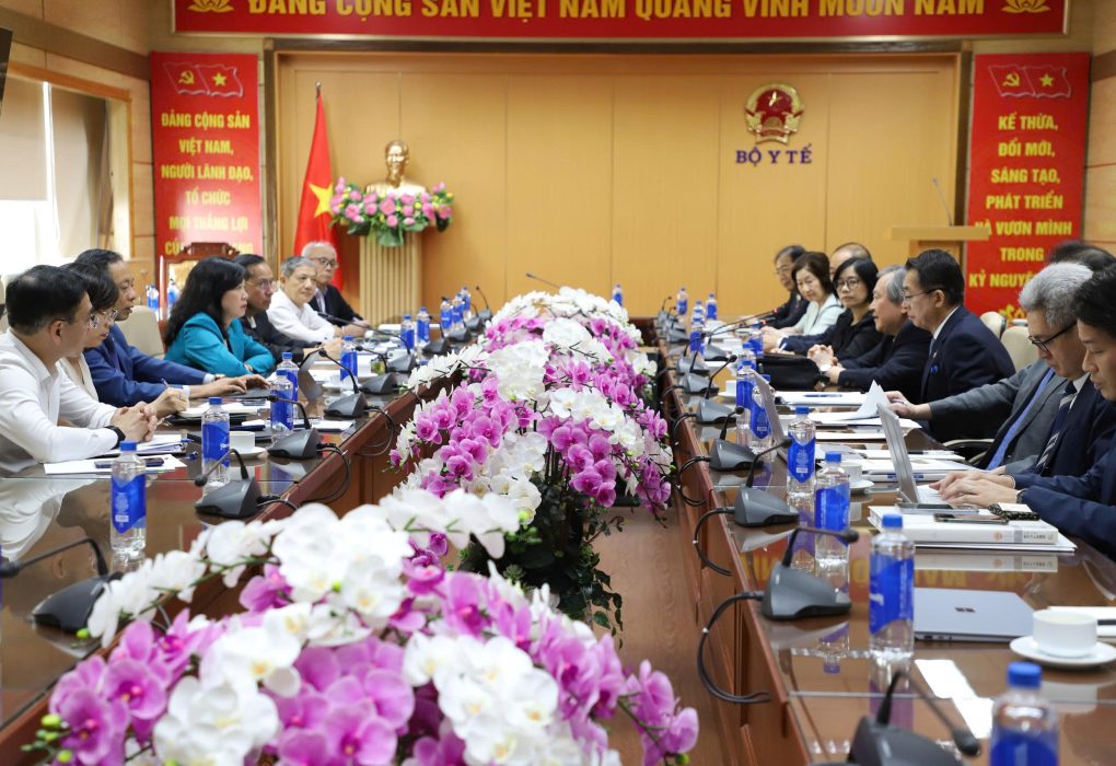 Bộ trưởng Đào Hồng Lan tiếp Chủ tịch Trường Đại học Quốc tế Y tế Phúc lợi Nhật Bản