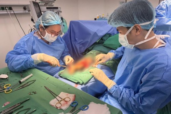 Lóc da sau tai nạn giao thông được bác sĩ phẫu thuật bảo tồn thành công