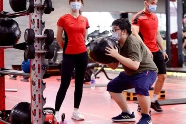tập gym có bị lùn không