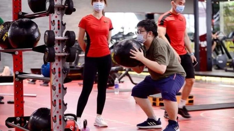 Sự thật: Trẻ em tập gym có bị lùn không? 1 tập gym có bị lùn không